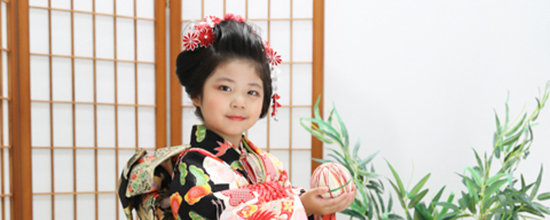 7歳・女の子七五三のおしゃれな髪型・ヘアレンジを紹介！おだんご・編み込みなど - ハピリィフォトスタジオ