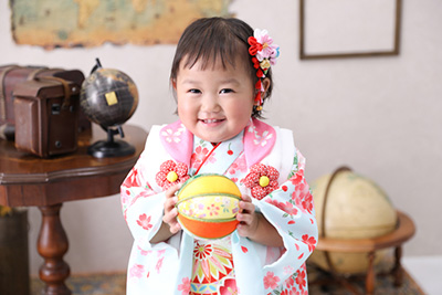 3歳 女の子 七五三の可愛い髪型を紹介 定番のヘアアレンジ ハピリィフォトスタジオ