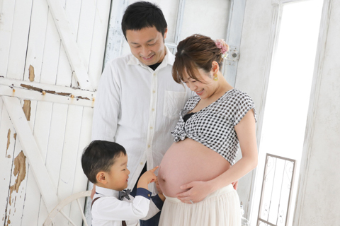 子どもと一緒のマタニティフォトはハピリィフォトスタジオにお任せください