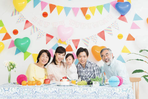 1歳誕生日の孫へ祖父母からのお祝いは何をする？