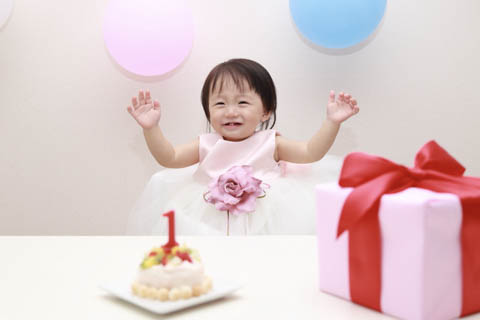 祖父母から孫へ！1歳誕生日のお祝いにおすすめの品