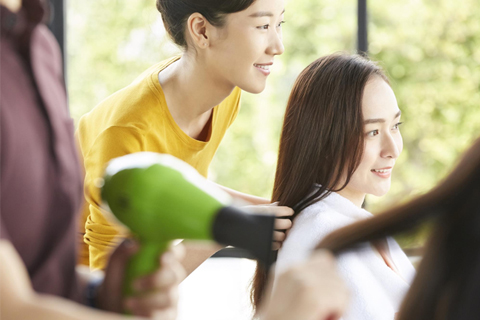 七五三での大人のヘアメイクはどこに依頼する？