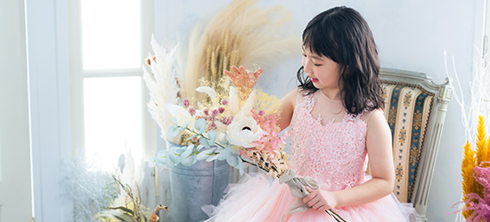 七五三でドレスを着用するのはなぜ…？メリット・デメリットは？