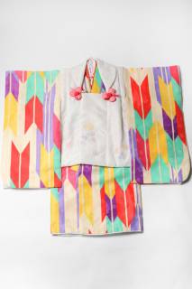 レトロモダン柄の個性的な着物