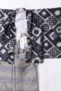 モダン柄のブラック羽織袴