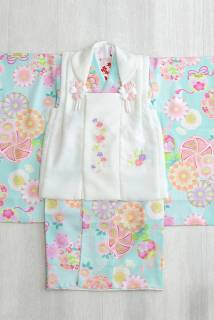 さわやかな水色にカラフルな花柄