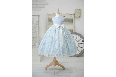 ①ライトブルーの刺繍ドレス(90cm)