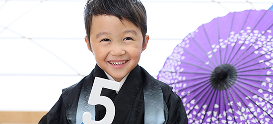 男の子の七五三着物の色は黒が定番！選び方や着こなし方を解説